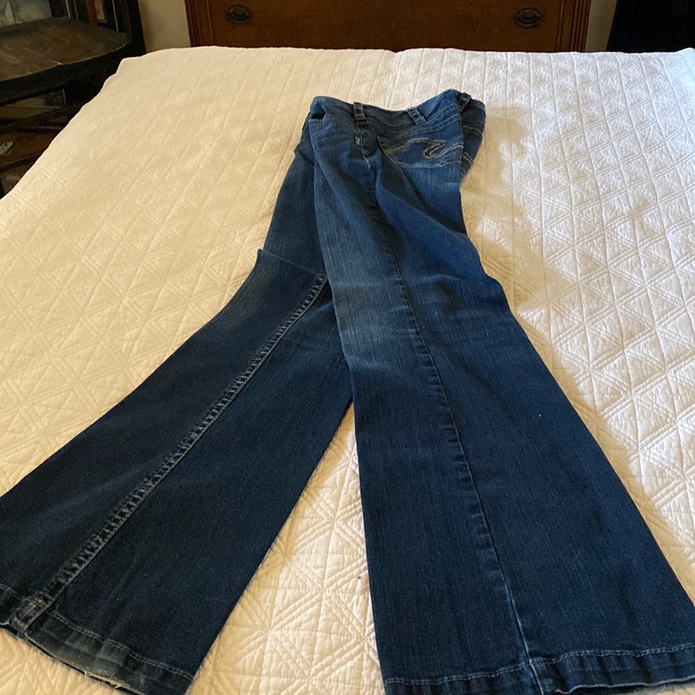 Silver, jean company  suki medium flare, 30 waist, 34 in length, good shape